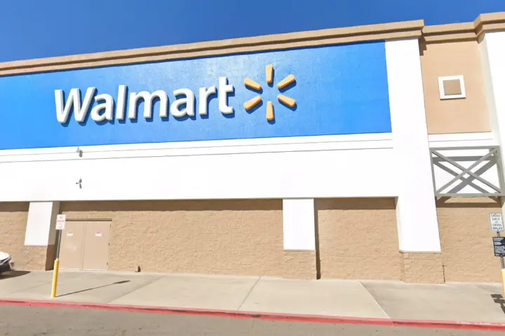Walmart Supercenter - 15355 N Northsight Blvd (Boost Mobile)