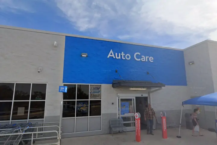 Walmart Supercenter - 175 I-35 (Boost Mobile)