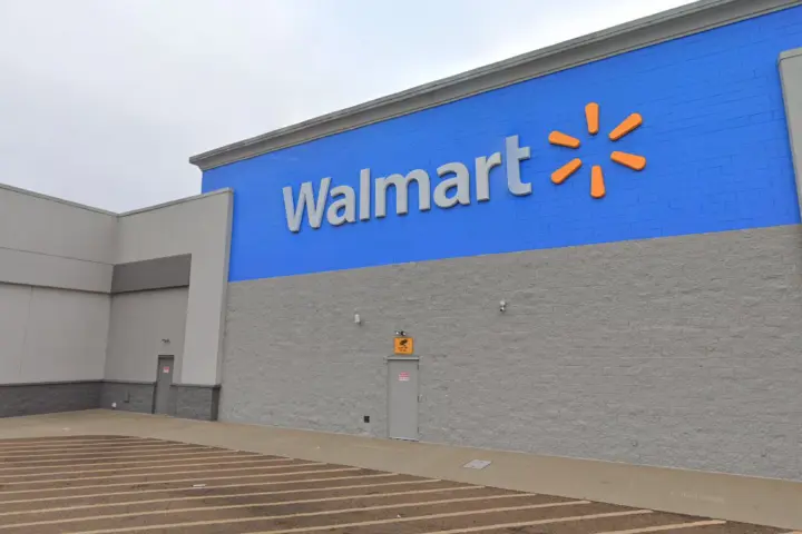 Walmart Supercenter - 2202 US-82 (Boost Mobile)