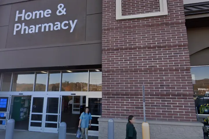 Walmart Supercenter - 25 Northridge Commons Pkwy (Boost Mobile)