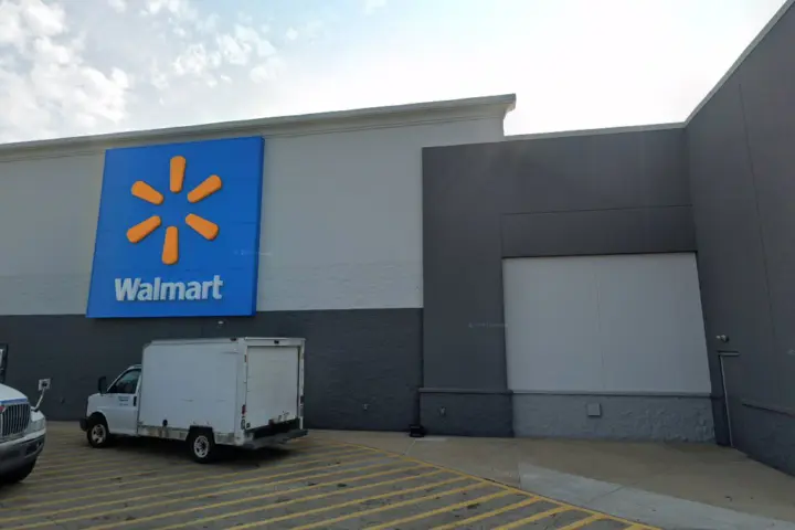 Walmart Supercenter - 2545 IL-26 (Boost Mobile)
