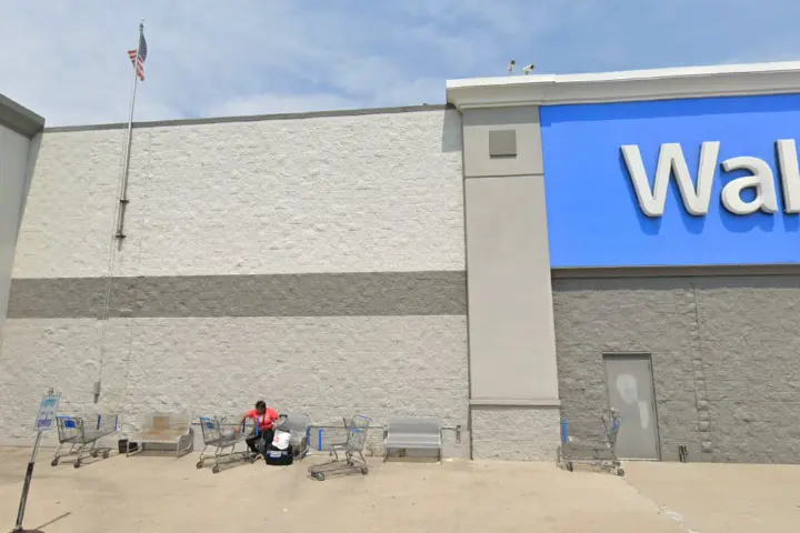 Walmart Supercenter - 2900 Towne Blvd (Boost Mobile)
