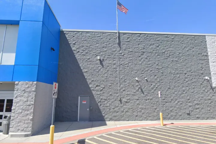 Walmart Supercenter - 464016 FL-200 (Boost Mobile)