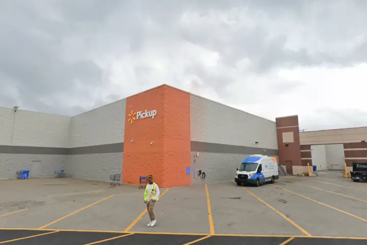 Walmart Supercenter - 470 NY-211 (Boost Mobile)