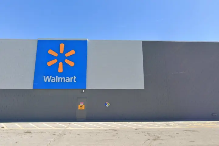 Walmart Supercenter - 4700 N 27th St (Boost Mobile)