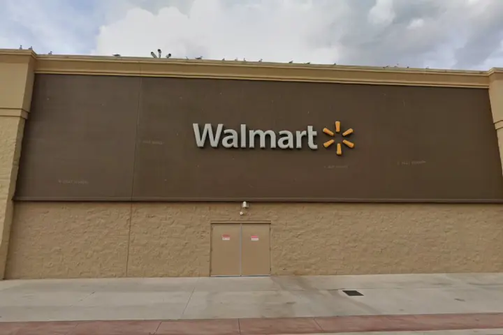 Walmart Supercenter - 4928 FL-674 (Boost Mobile)