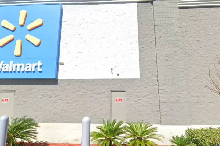 Walmart Supercenter - 6225 FL-64 (Boost Mobile)