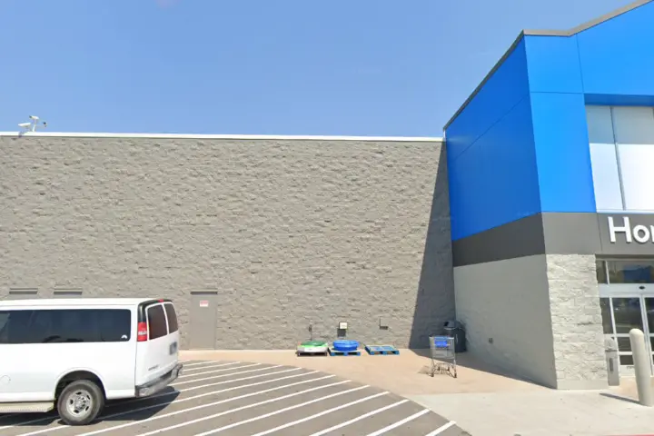 Walmart Supercenter - 6301 Nw Quannah Parker Trl (Boost Mobile)