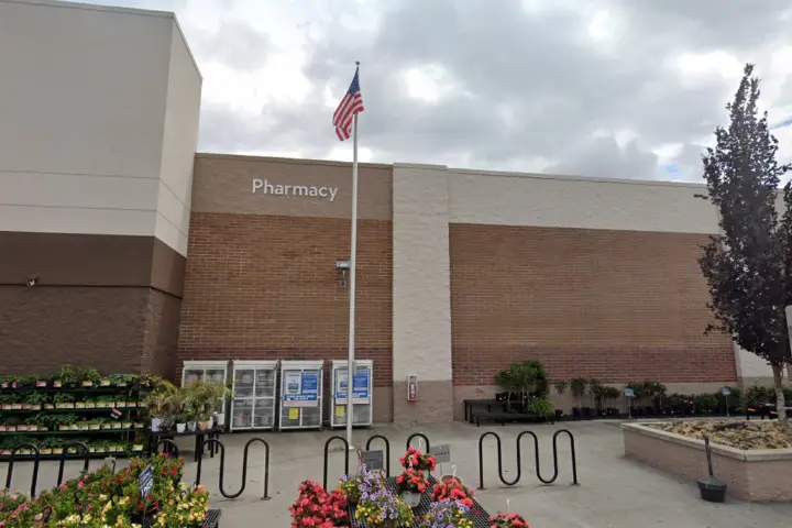 Walmart Supercenter - 7600 SW Dartmouth St (Boost Mobile)