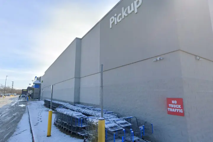 Walmart Supercenter - 900 IL-83 (Boost Mobile)