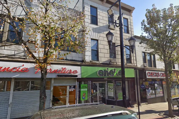 Cricket Wireless Authorized Retailer - 1004 Summit Ave