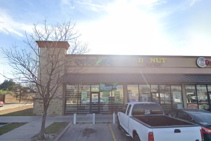 Cricket Wireless Authorized Retailer - 1033 E Howard Ln Ste E