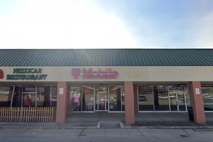 Cricket Wireless Authorized Retailer - 1055 W Broadway