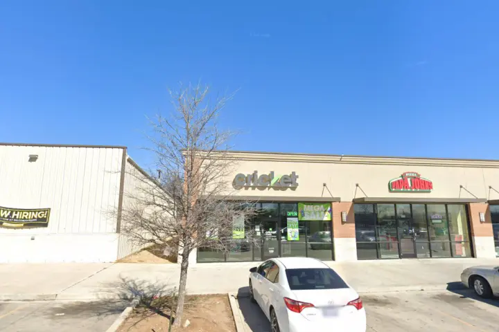 Cricket Wireless Authorized Retailer - 1101 E Berry St