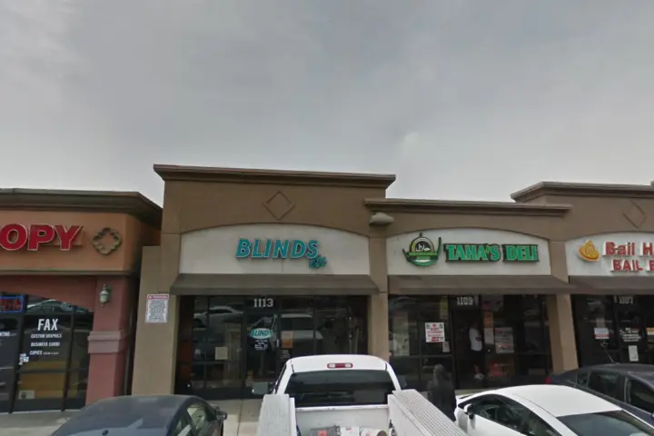 Cricket Wireless Authorized Retailer - 1109 S Mooney Blvd
