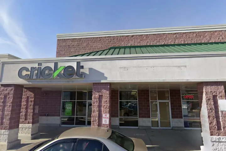 Cricket Wireless Authorized Retailer - 124 E Chestnut Ave