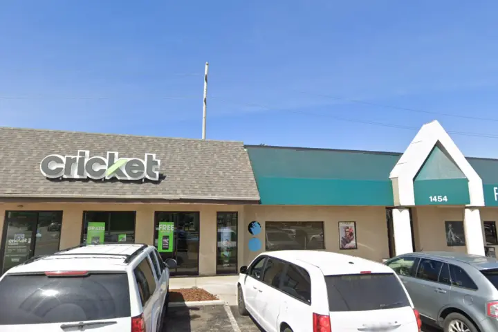 Cricket Wireless Authorized Retailer - 1458 W Mound St
