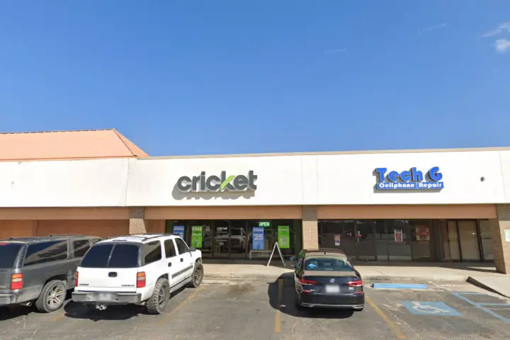 Cricket Wireless Authorized Retailer - 1517 E 8th St