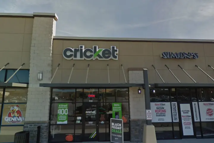 Cricket Wireless Authorized Retailer - 1909 E Victory Dr Ste 101