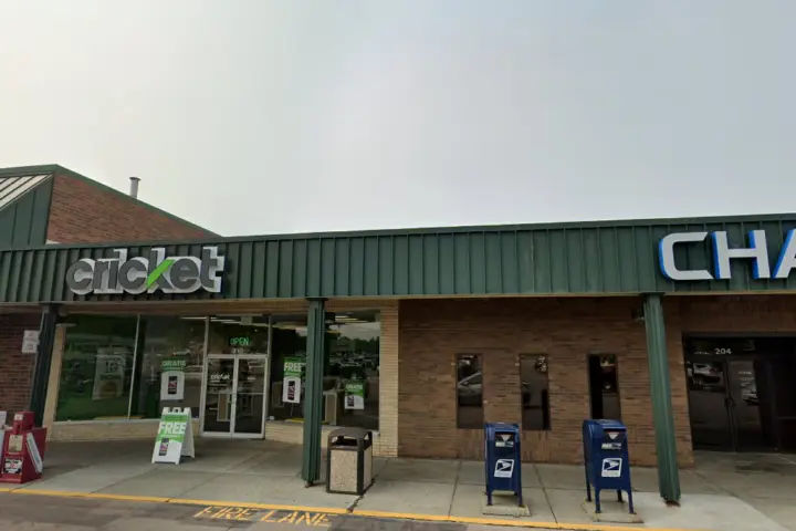 Cricket Wireless Authorized Retailer - 210 E Pettit Ave