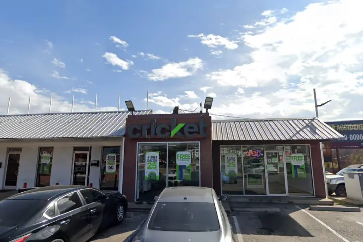 Cricket Wireless Authorized Retailer - 2100 E Riverside Dr