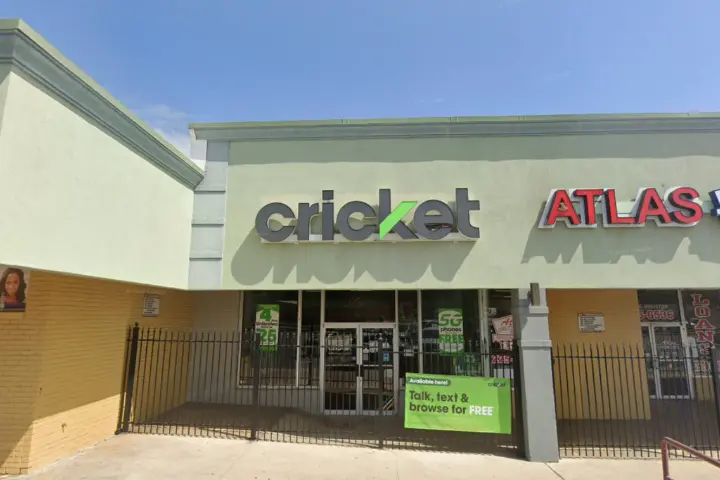 Cricket Wireless Authorized Retailer - 2143 E Houston St