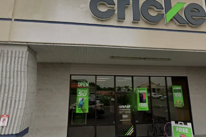 Cricket Wireless Authorized Retailer - 2205 E 17th St