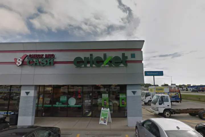 Cricket Wireless Authorized Retailer - 2269 N Oak Dr