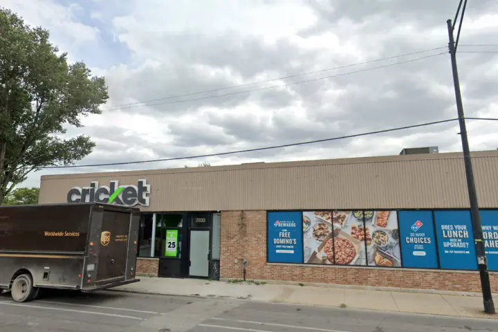 Cricket Wireless Authorized Retailer - 2333 W Cermak Rd