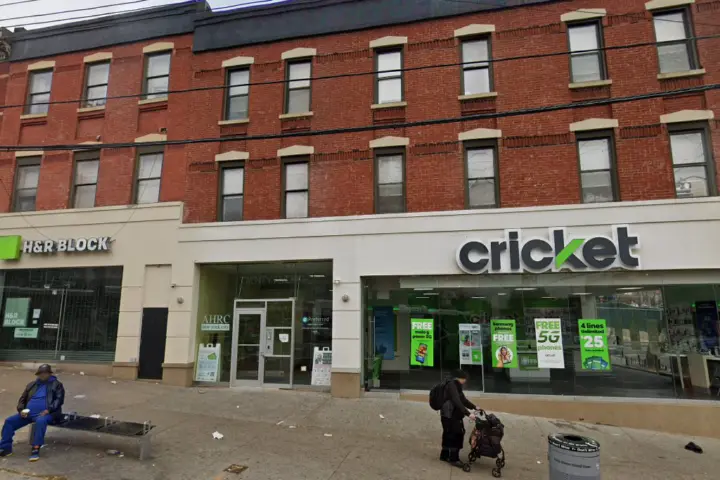 Cricket Wireless Authorized Retailer - 25 Victory Blvd Ste 1B