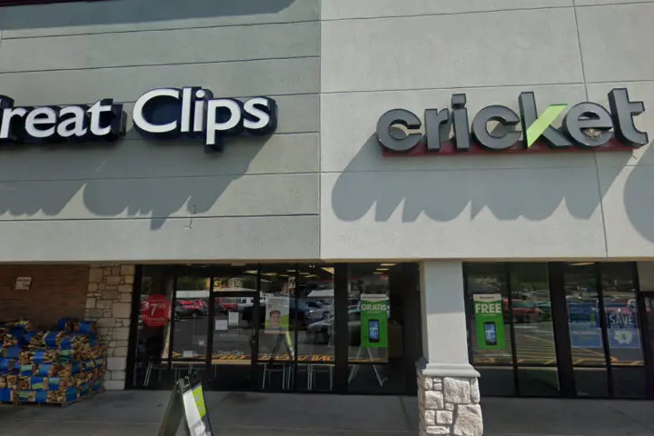 Cricket Wireless Authorized Retailer - 2680 Wabash Ave