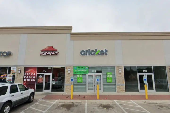 Cricket Wireless Authorized Retailer - 2712 E Berry St