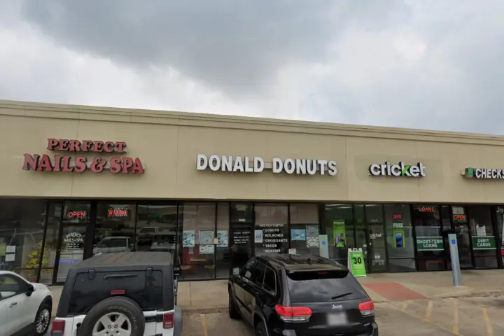 Cricket Wireless Authorized Retailer - 3306 E 29th St