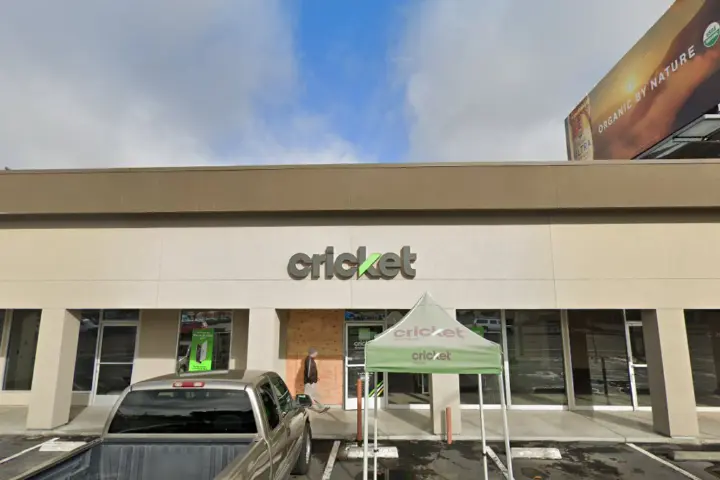 Cricket Wireless Authorized Retailer - 34 E Shaw Ave