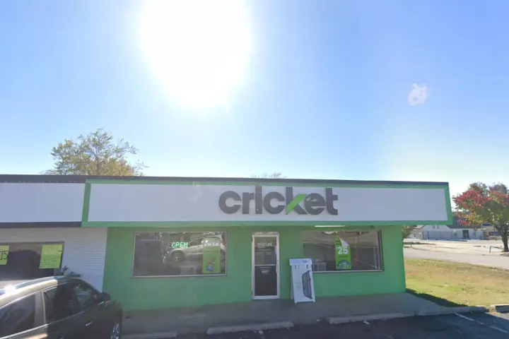 Cricket Wireless Authorized Retailer - 3402 E Pine St