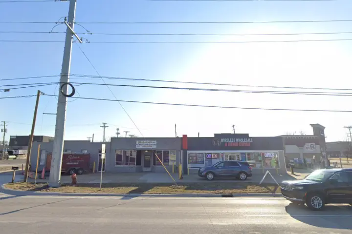 Cricket Wireless Authorized Retailer - 35050 Mound Rd