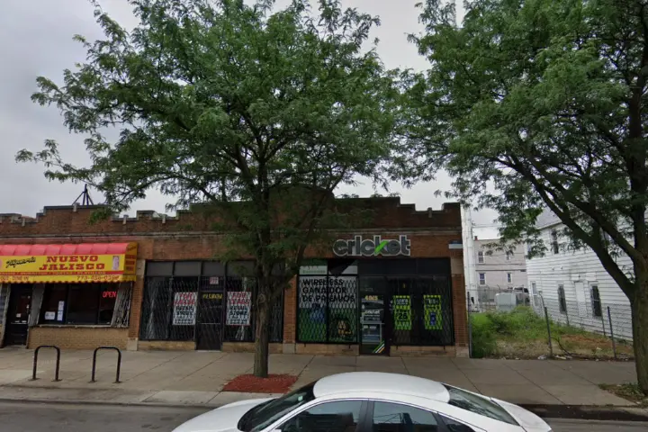 Cricket Wireless Authorized Retailer - 4015 W Armitage Ave