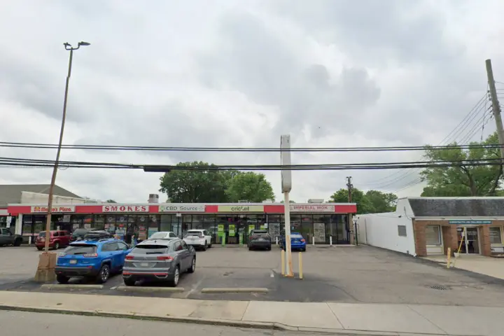 Cricket Wireless Authorized Retailer - 4073 E Galbraith Rd