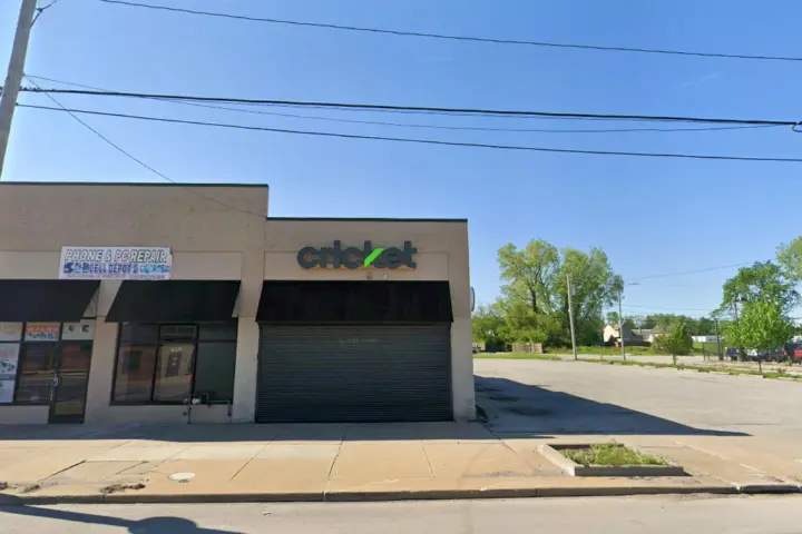 Cricket Wireless Authorized Retailer - 4127 E Truman Rd