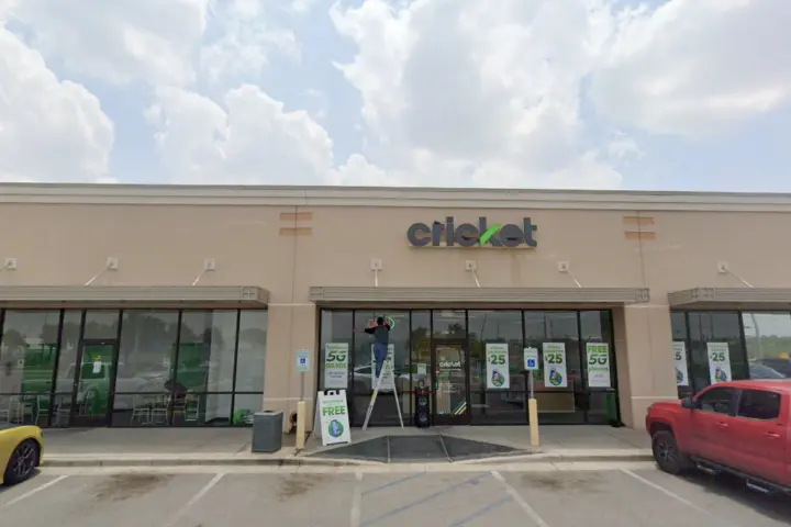Cricket Wireless Authorized Retailer - 4311 Clark Blvd