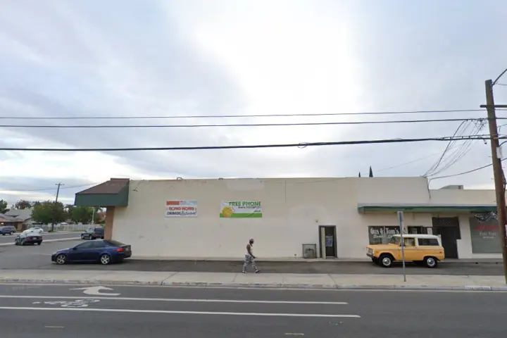 Cricket Wireless Authorized Retailer - 433 W Shields Ave