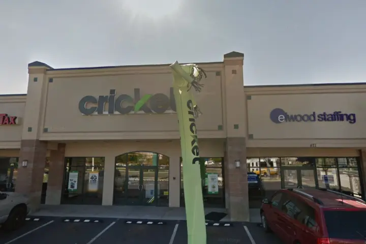 Cricket Wireless Authorized Retailer - 4711 W Clearwater Ave