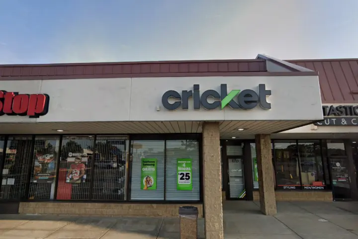 Cricket Wireless Authorized Retailer - 4713 N Harlem Ave