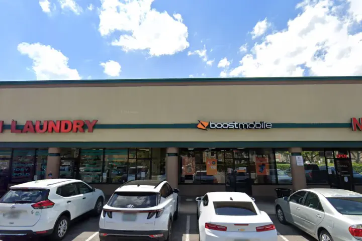 Cricket Wireless Authorized Retailer - 5608 Pershing Avenue