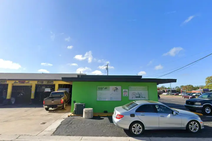 Cricket Wireless Authorized Retailer - 5613 15th St E