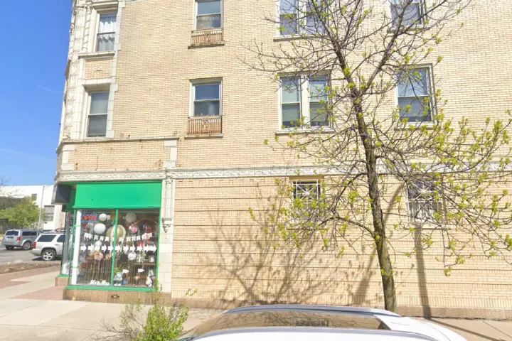 Cricket Wireless Authorized Retailer - 6025 W Cermak Rd