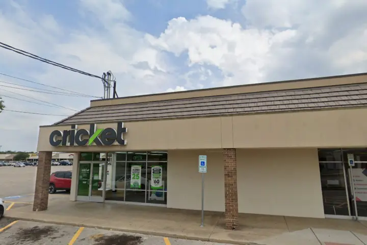 Cricket Wireless Authorized Retailer - 604 W University Dr