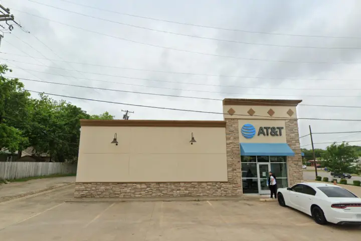 Cricket Wireless Authorized Retailer - 609 E Ennis Ave