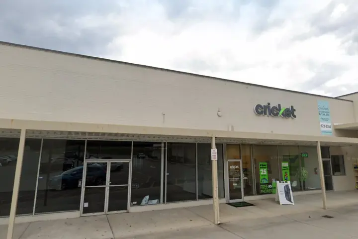 Cricket Wireless Authorized Retailer - 620 Commonwealth Blvd W