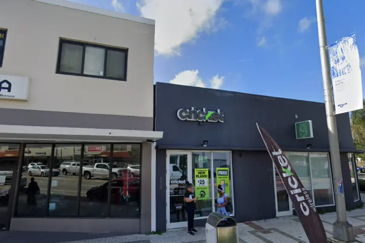 Cricket Wireless Authorized Retailer - 654 NE 125th St .